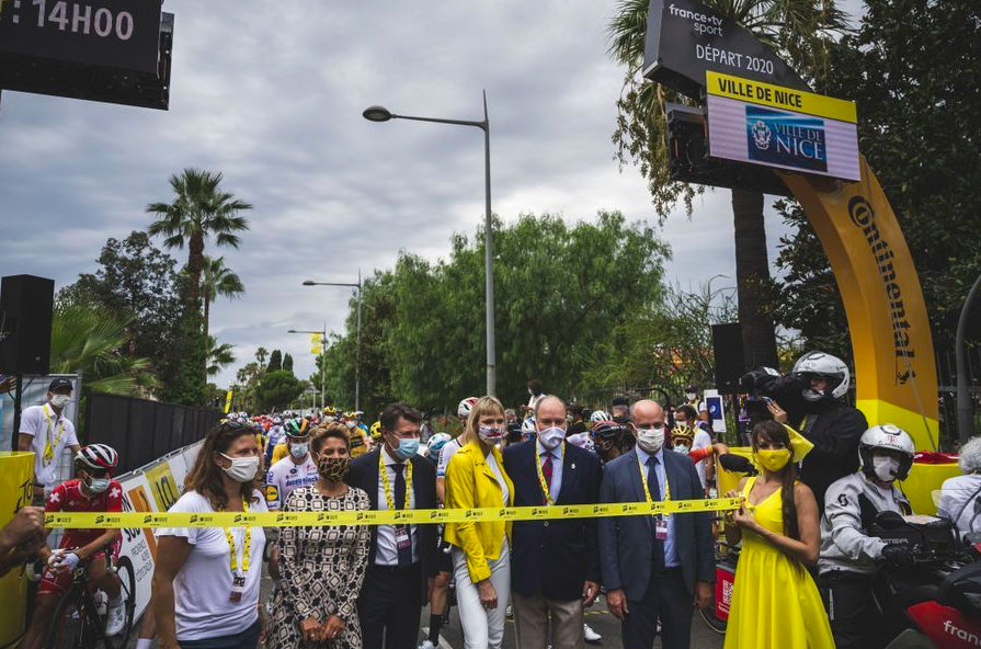 Découpe du ruban d'inauguration au TDF2020 Ruban d'inauguration au TDF 2020